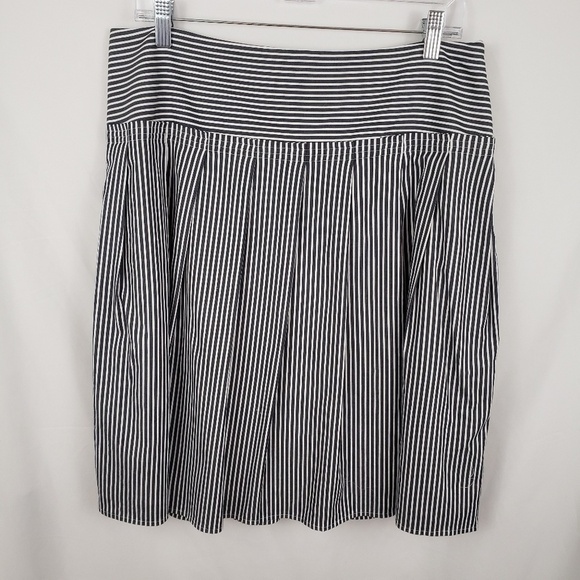 𝅺BANANA Republic Striped Pleated Skirt Size 6 - Picture 2 of 5